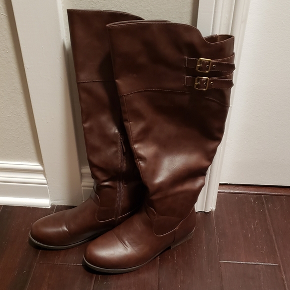 Wide Calf Tori boots from Journee Collection - Picture 2 of 4